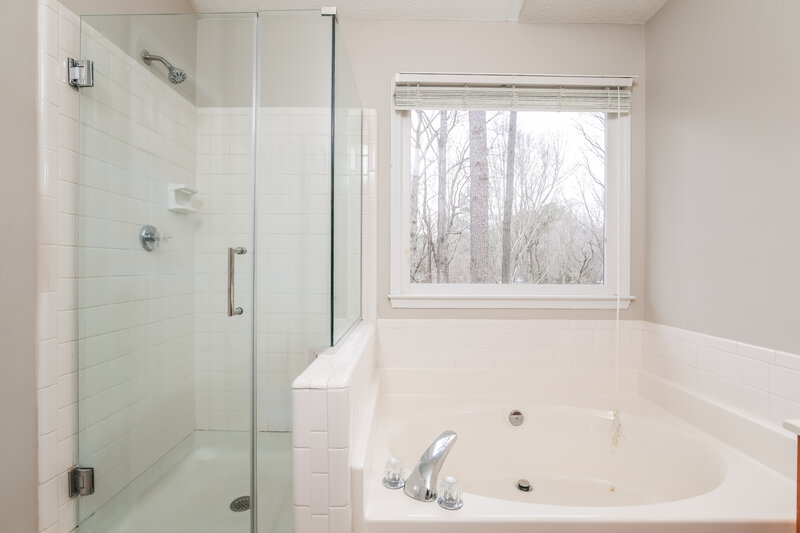 1,990/Mo, 3505 Singleleaf Ln Raleigh, NC 27616 Main Bathroom View 2