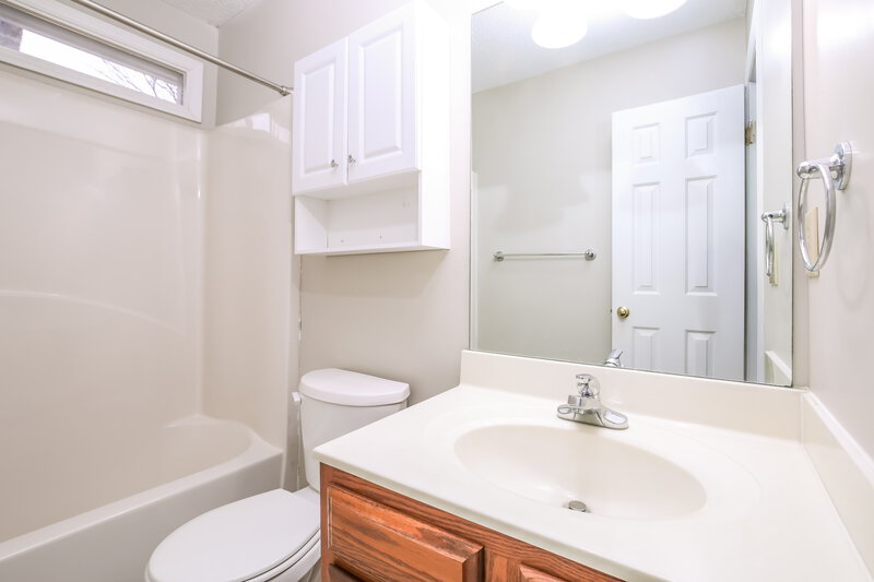 1,990/Mo, 3505 Singleleaf Ln Raleigh, NC 27616 Bathroom View