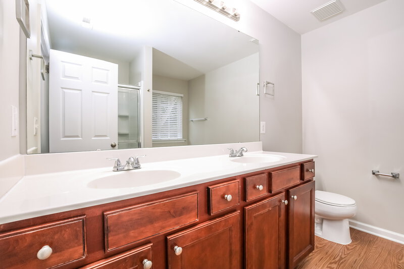 2,140/Mo, 5324 Sapphire Springs Dr Knightdale, NC 27545 Main Bathroom View