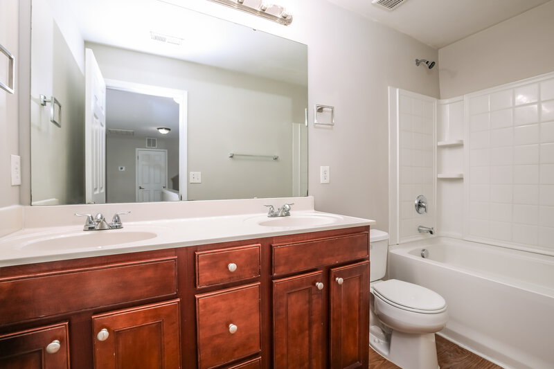 2,140/Mo, 5324 Sapphire Springs Dr Knightdale, NC 27545 Bathroom View