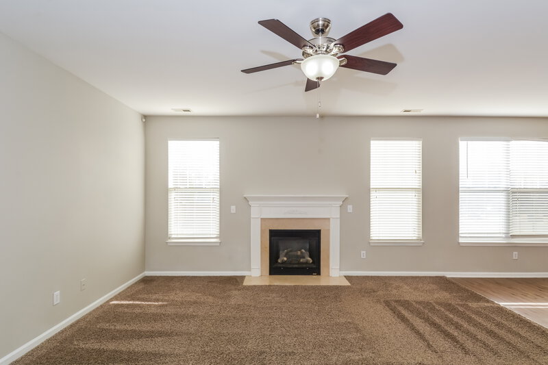 3,060/Mo, 295 Stobhill Ln Holly Springs, NC 27540 Living Room View