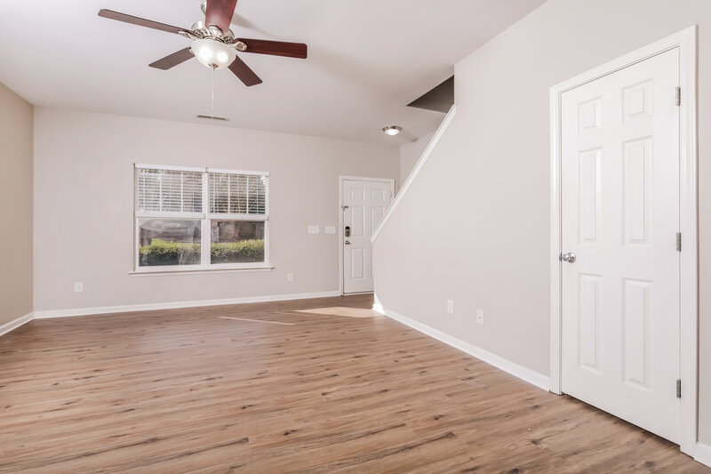 2,080/Mo, 4225 Hopper St Raleigh, NC 27616 Living Room View 2