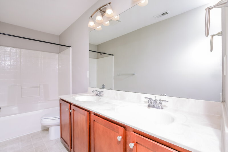 2,080/Mo, 4225 Hopper St Raleigh, NC 27616 Main Bathroom View