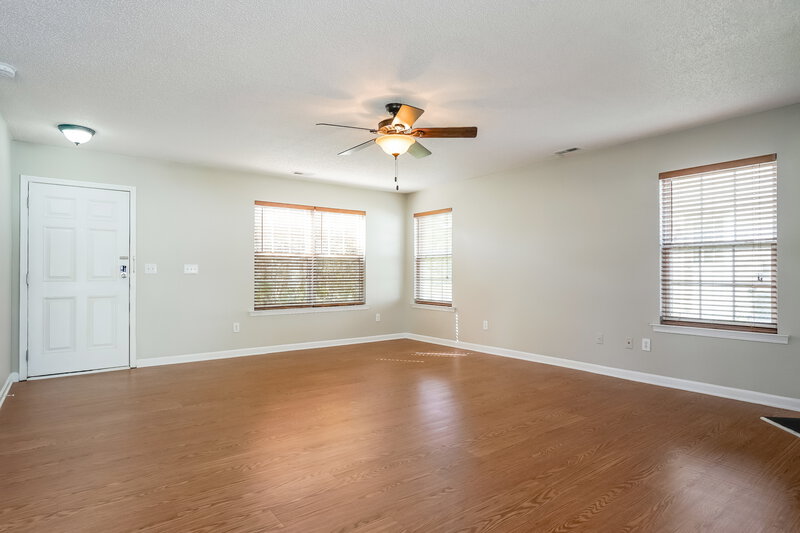 1,740/Mo, 7330 Great Laurel Dr Raleigh, NC 27616 Living Room View 2