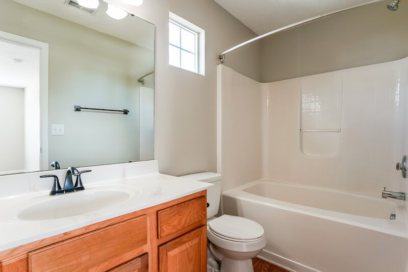 1,740/Mo, 7330 Great Laurel Dr Raleigh, NC 27616 Main Bathroom View