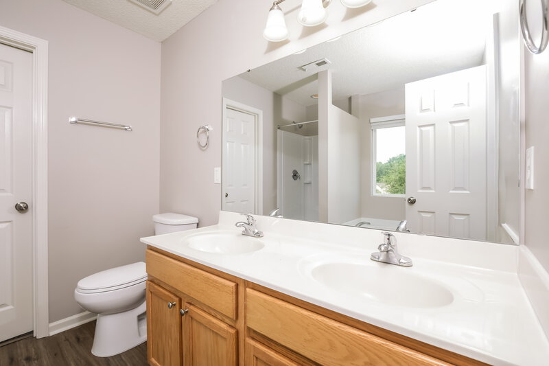 2,035/Mo, 21 Buckleigh Dr Clayton, NC 27527 Main Bathroom View