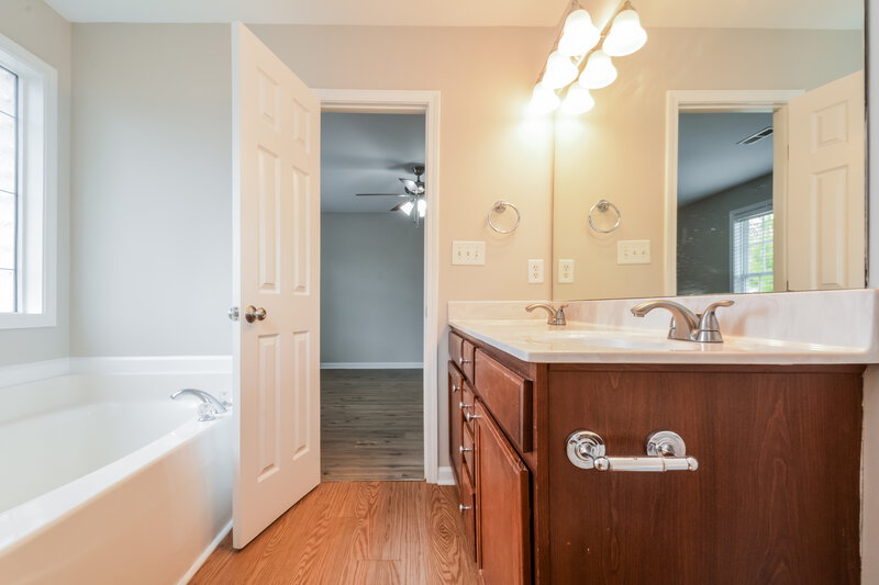 2,085/Mo, 316 Star Ruby Dr Knightdale, NC 27545 Main Bathroom View 2