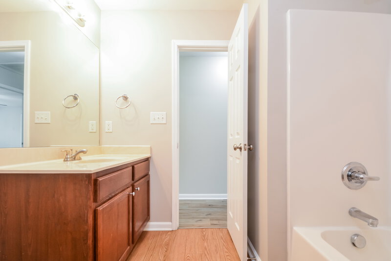2,085/Mo, 316 Star Ruby Dr Knightdale, NC 27545 Bathroom View