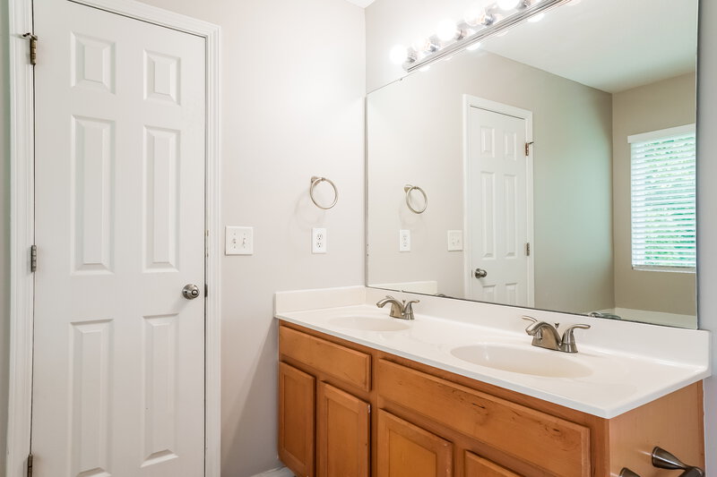 2,900/Mo, 3129 Varcroft Rd Knightdale, NC 27545 Bathroom View