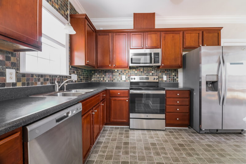 2,750/Mo, 1011 Watsonia Dr Zebulon, NC 27597 Kitchen View