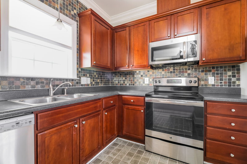 2,750/Mo, 1011 Watsonia Dr Zebulon, NC 27597 Kitchen View 2