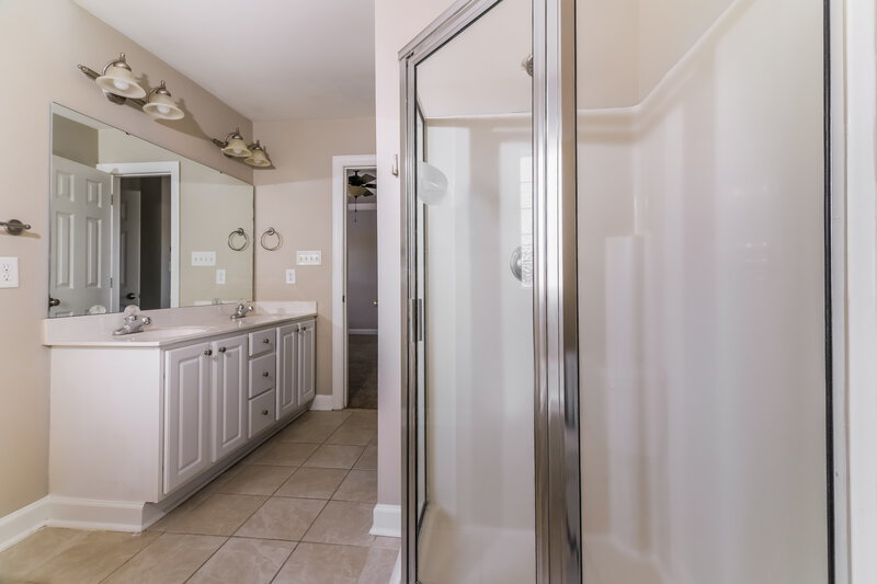 2,750/Mo, 1011 Watsonia Dr Zebulon, NC 27597 Main Bathroom View 2