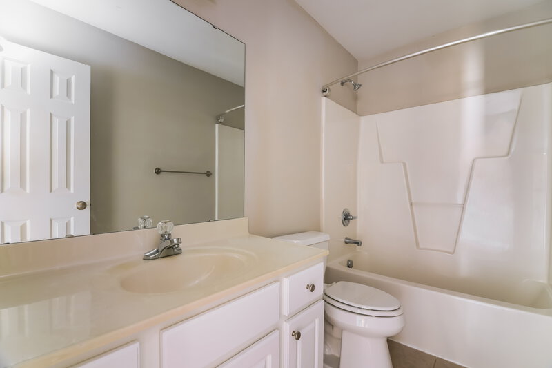 2,750/Mo, 1011 Watsonia Dr Zebulon, NC 27597 Bathroom View