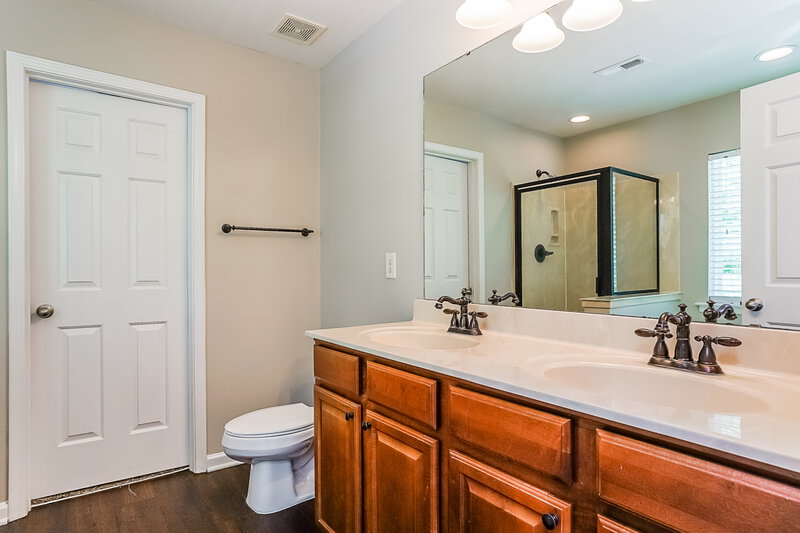 2,215/Mo, 217 Georgetowne Dr Clayton, NC 27520 Main Bathroom View