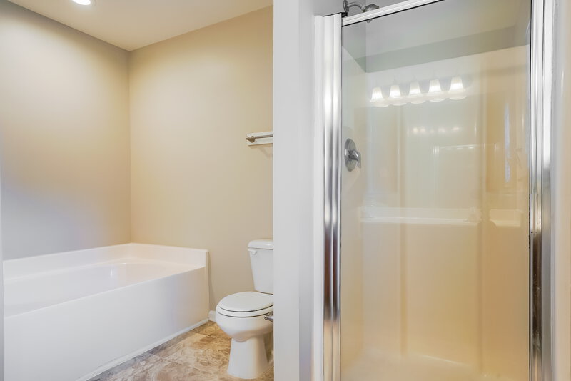 1,925/Mo, 701 Champion St Clayton, NC 27520 Bathroom View