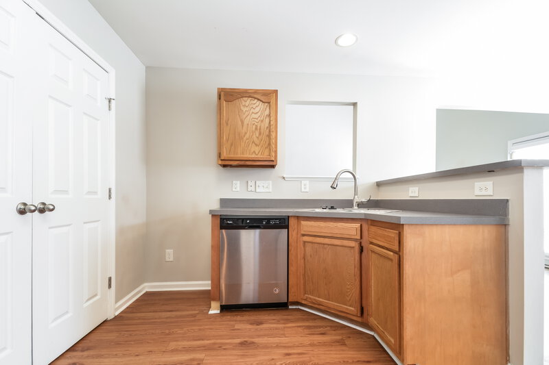 1,935/Mo, 3435 Idlewood Village Dr Raleigh, NC 27610 Kitchen View 2