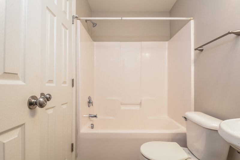 1,935/Mo, 3435 Idlewood Village Dr Raleigh, NC 27610 Bathroom View 2
