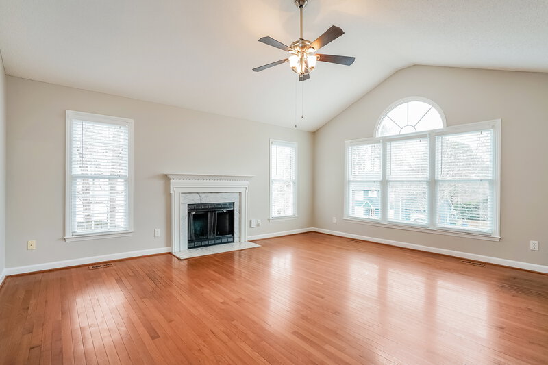 1,915/Mo, 3208 Leebrook Rd Raleigh, NC 27616 Living Room View