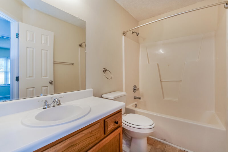 2,015/Mo, 813 Hanska Way Raleigh, NC 27610 Bathroom View