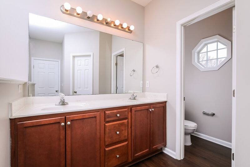1,780/Mo, 2202 King Malcolm Ln Zebulon, NC 27597 Main Bathroom View