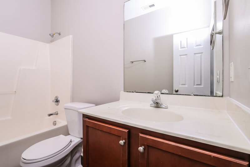 1,780/Mo, 2202 King Malcolm Ln Zebulon, NC 27597 Bathroom View