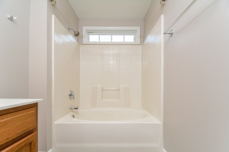 2,780/Mo, 3709 Blue Blossom Dr Raleigh, NC 27616 Main Bathroom View 2
