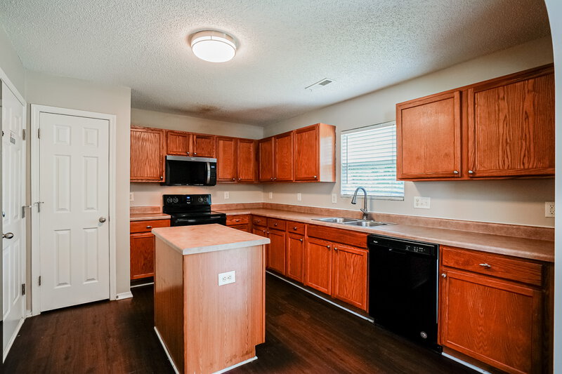 1,740/Mo, 3052 Van Dorn Rd Knightdale, NC 27545 Kitchen View