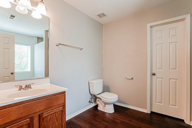 1,740/Mo, 3052 Van Dorn Rd Knightdale, NC 27545 Main Bathroom View