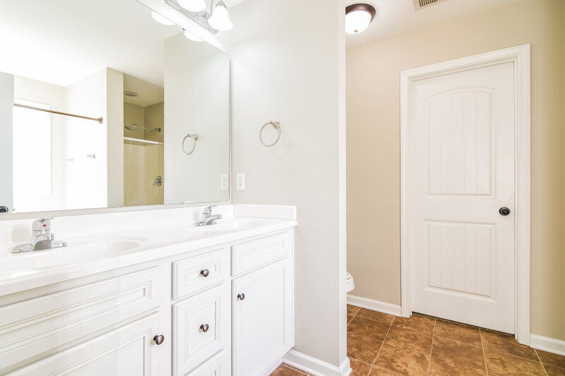 1,880/Mo, 513 McCarthy Dr Clayton, NC 27527 Main Bathroom View