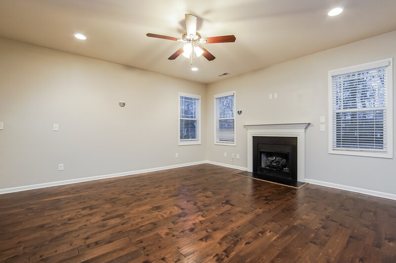 1,995/Mo, 228 E Webber Ln Clayton, NC 27527 Living Room View 2