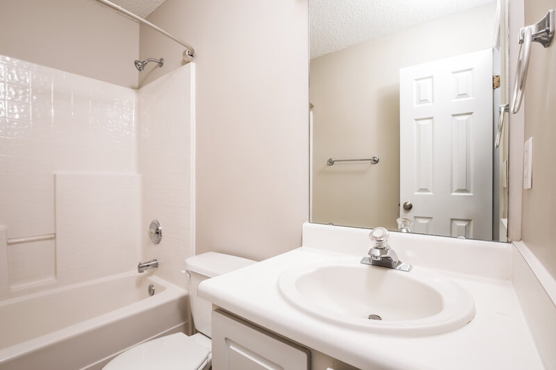1,985/Mo, 3805 Hopper St Raleigh, NC 27616 Bathroom View