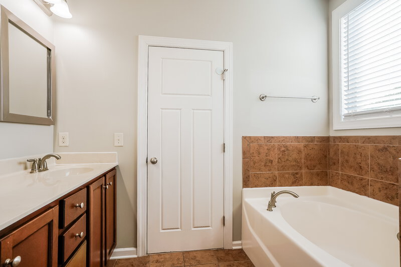 2,185/Mo, 64 Horizon Trl Garner, NC 27529 Main Bathroom View 2