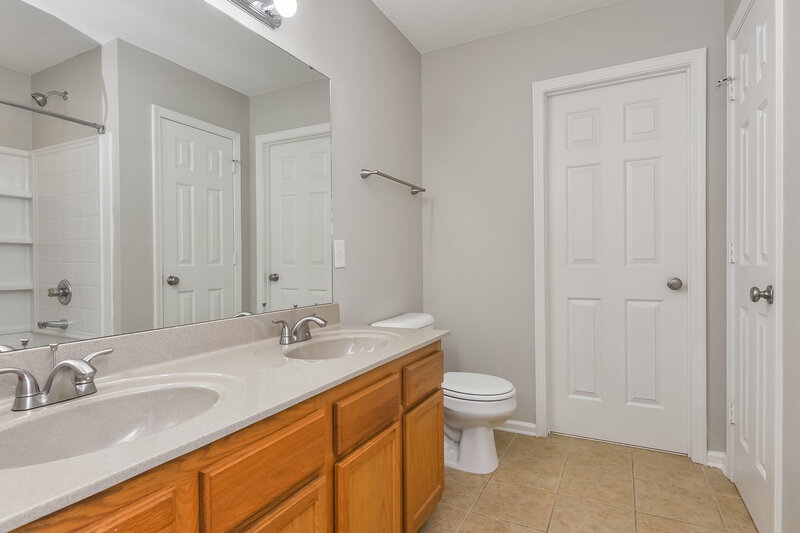 2,075/Mo, 212 Georgetowne Dr Clayton, NC 27520 Master Bathroom View