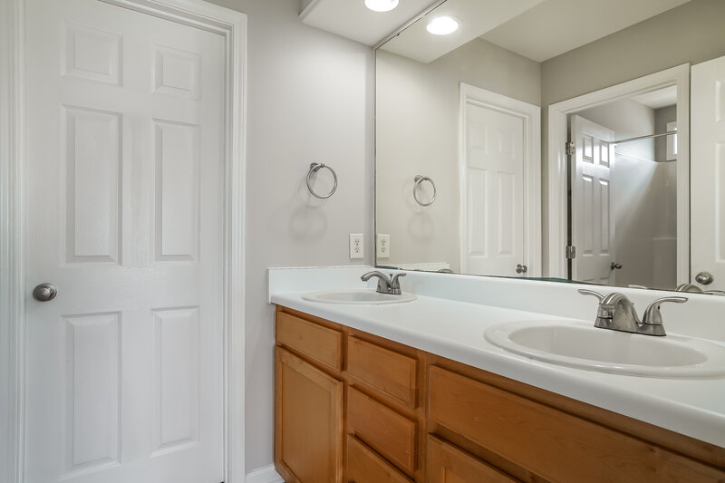 1,750/Mo, 1908 Cartier Ruby Ln Raleigh, NC 27610 Main Bathroom View