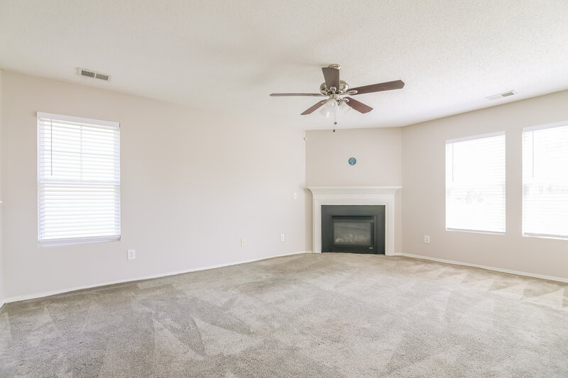 2,310/Mo, 3164 Varcroft Rd Knightdale, NC 27545 Living Room View