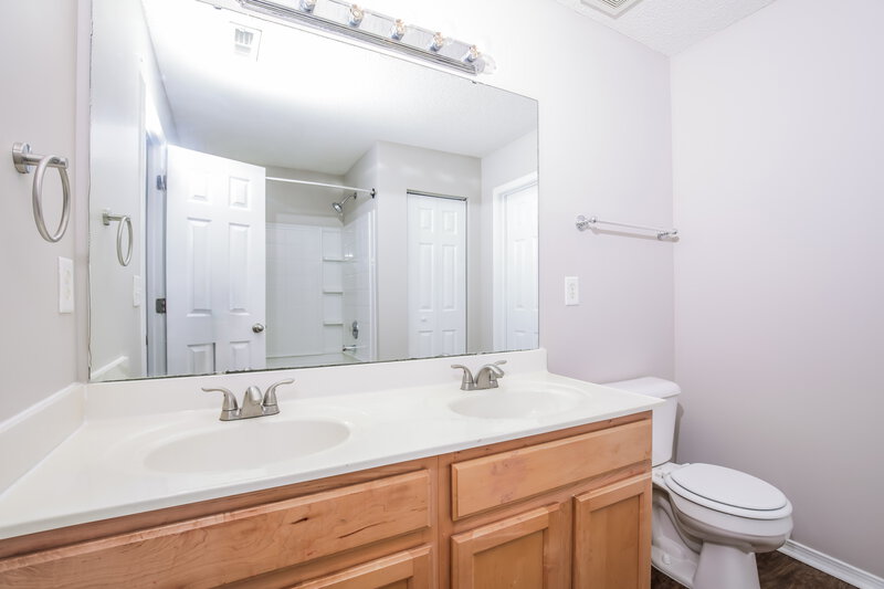 2,140/Mo, 3164 Varcroft Rd Knightdale, NC 27545 Main Bathroom View