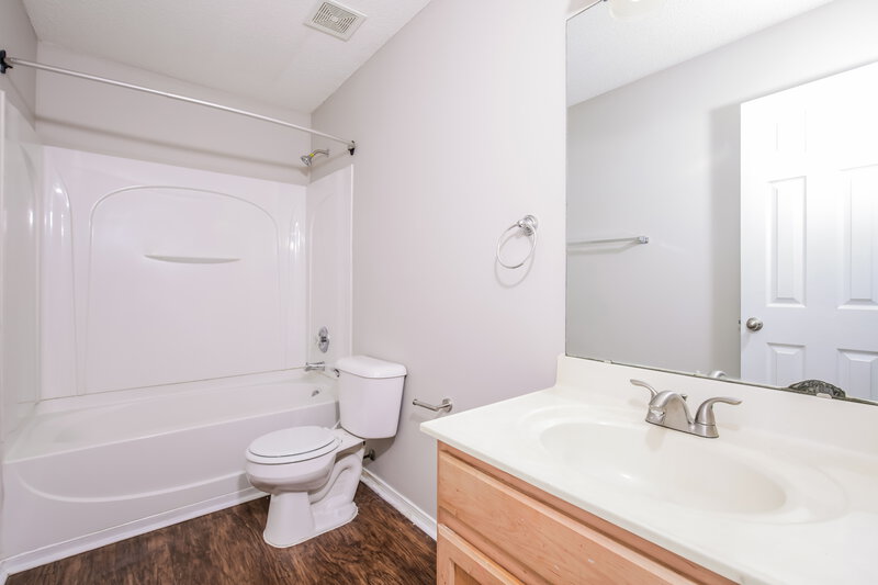 2,140/Mo, 3164 Varcroft Rd Knightdale, NC 27545 Bathroom View