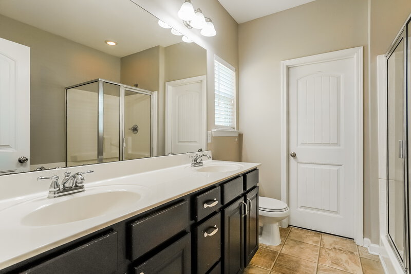 1,880/Mo, 636 Smithridge Way Fuquay Varina, NC 27526 Main Bathroom View 2