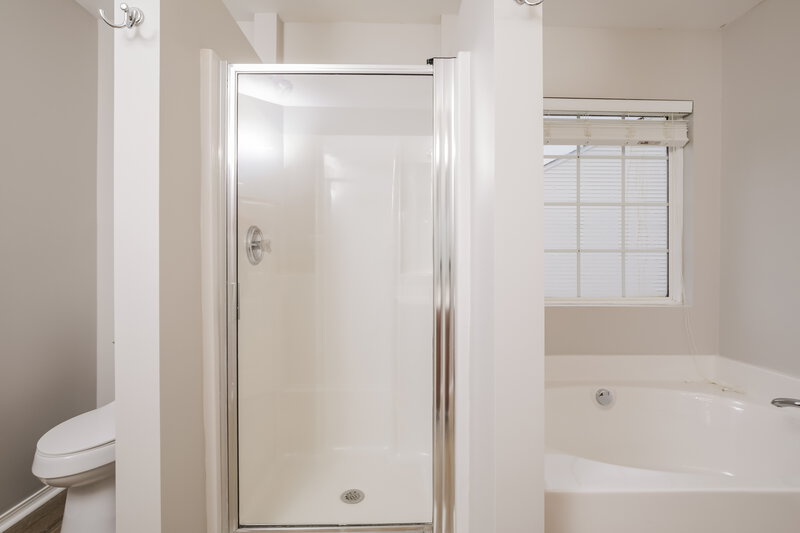 2,160/Mo, 1020 Lockberry Ct Clayton, NC 27520 Main Bathroom View 2