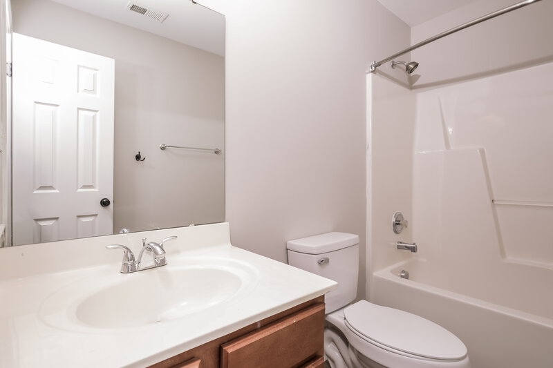 2,160/Mo, 1020 Lockberry Ct Clayton, NC 27520 Bathroom View