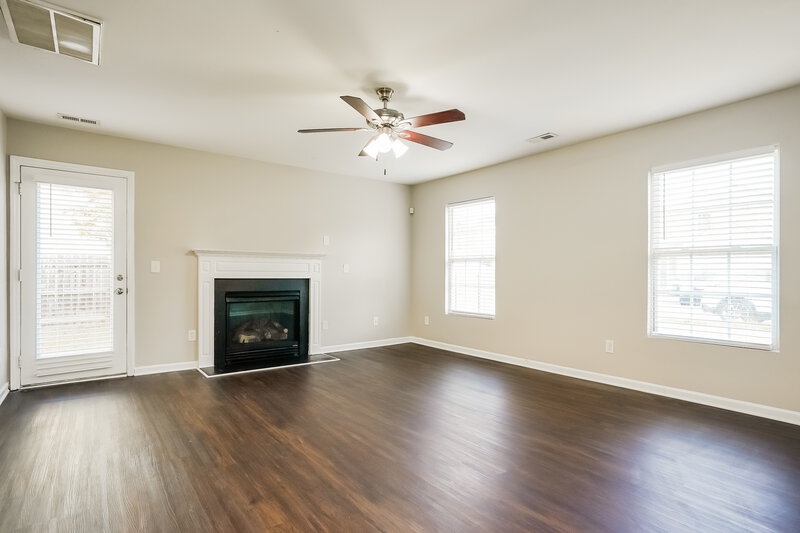 2,205/Mo, 3715 Horseshoe Farm St Raleigh, NC 27610 Living Room View