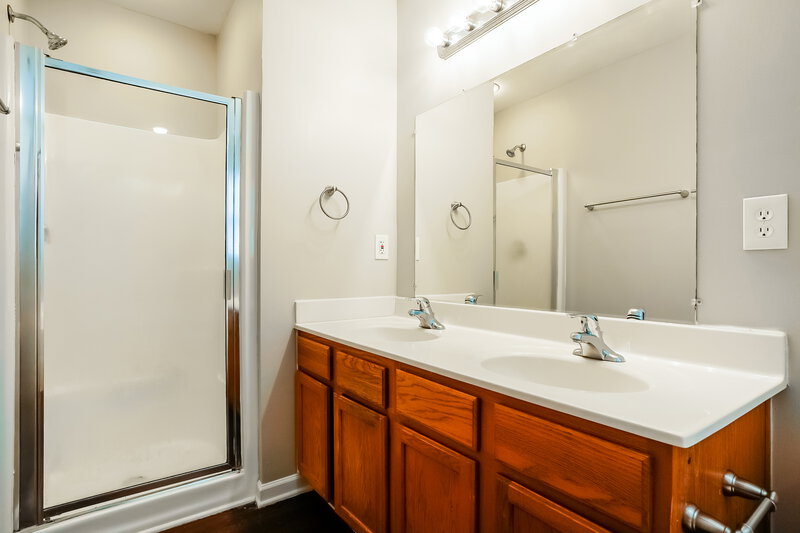 2,205/Mo, 3715 Horseshoe Farm St Raleigh, NC 27610 Main Bathroom View