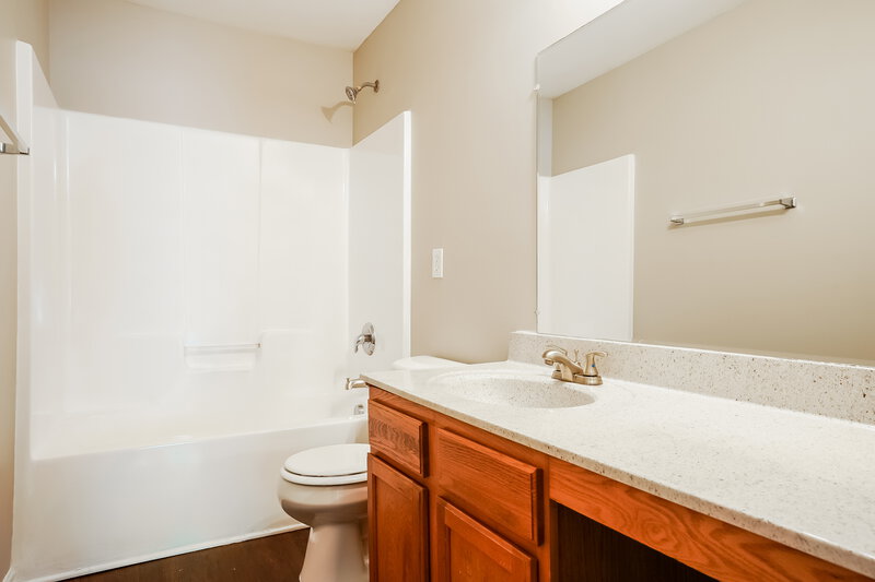 2,205/Mo, 3715 Horseshoe Farm St Raleigh, NC 27610 Bathroom View