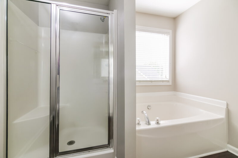 2,145/Mo, 217 Hoyleholly Trce Wendell, NC 27591 Main Bathroom View 2