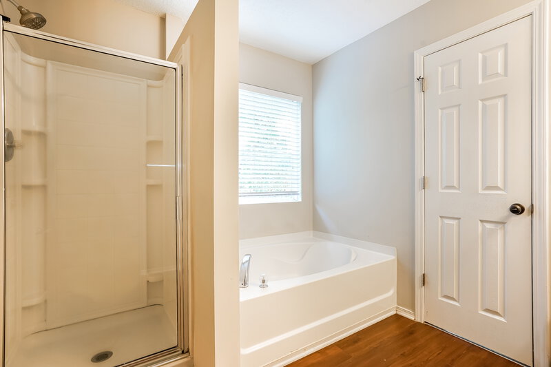 1,855/Mo, 936 Mailwood Dr Knightdale, NC 27545 Main Bathroom View