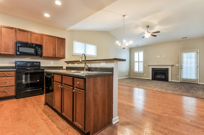 2,530/Mo, 40 Saxon Ct Clayton, NC 27527 Kitchen View