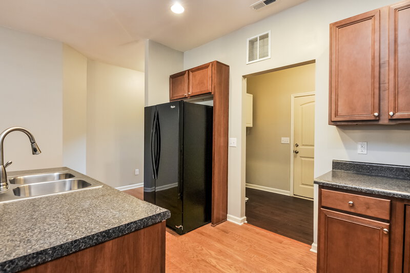 2,530/Mo, 40 Saxon Ct Clayton, NC 27527 Kitchen View 2
