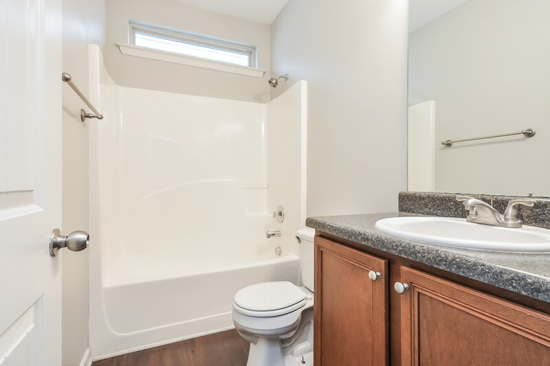 2,530/Mo, 40 Saxon Ct Clayton, NC 27527 Bathroom View