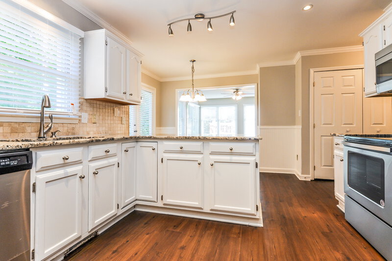 2,250/Mo, 3437 Singleleaf Ln Raleigh, NC 27616 Kitchen View