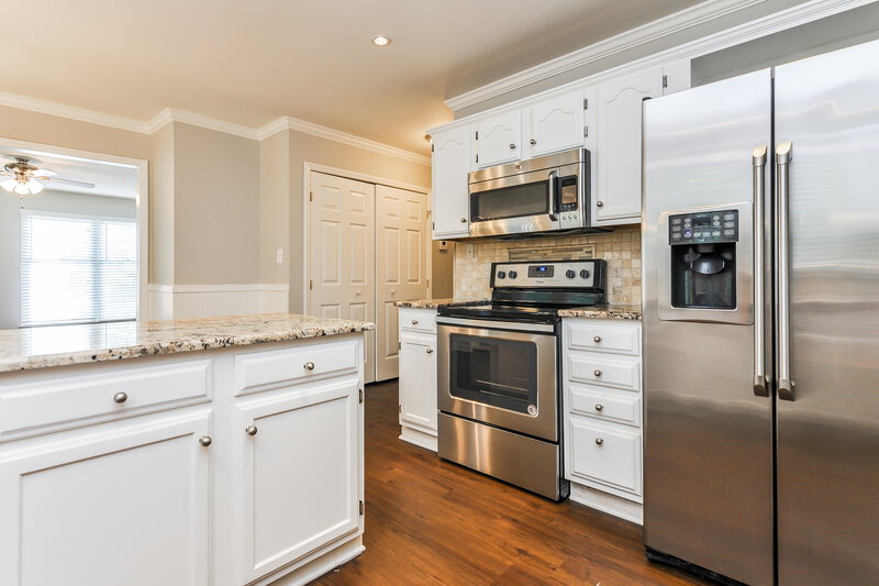 2,250/Mo, 3437 Singleleaf Ln Raleigh, NC 27616 Kitchen View 2